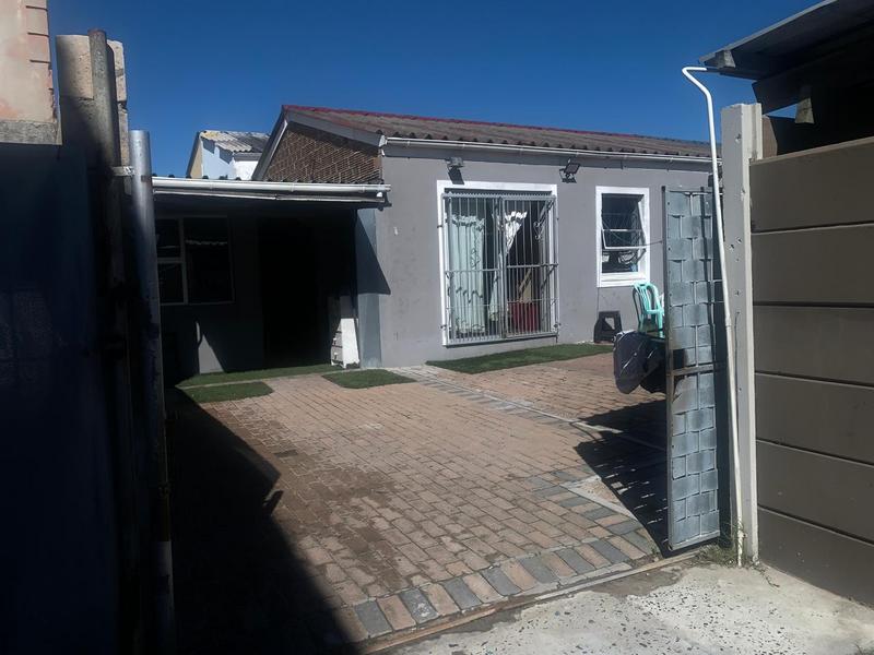 4 Bedroom Property for Sale in Beacon Valley Western Cape
